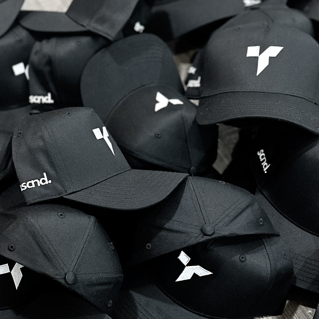 TRNSCND LOGO SNAPBACK // BLACK