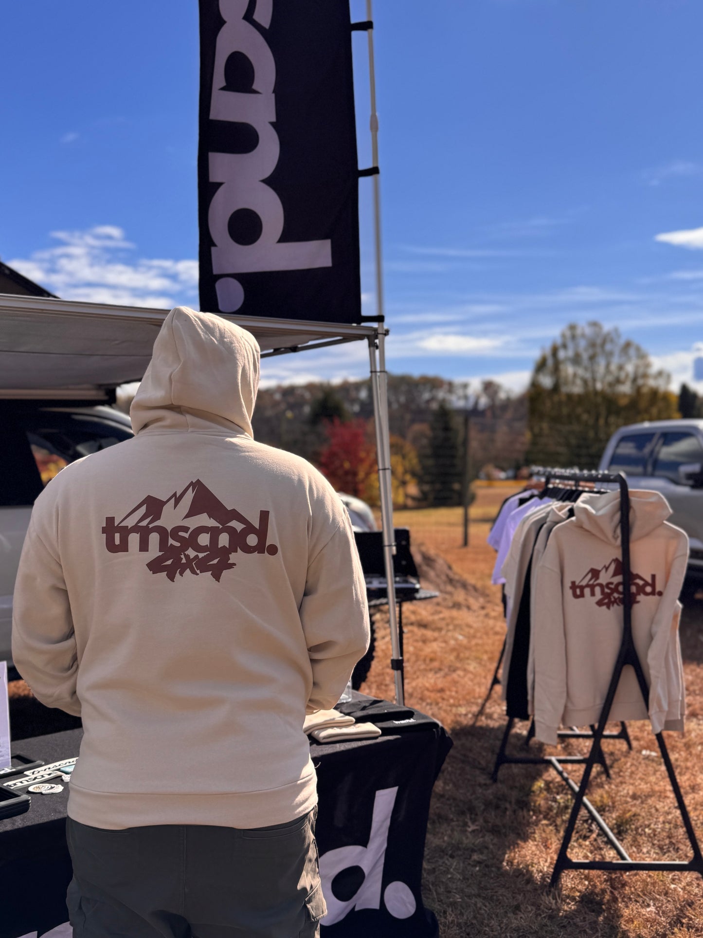 4x4 DIVISION HOODIE // CREAM